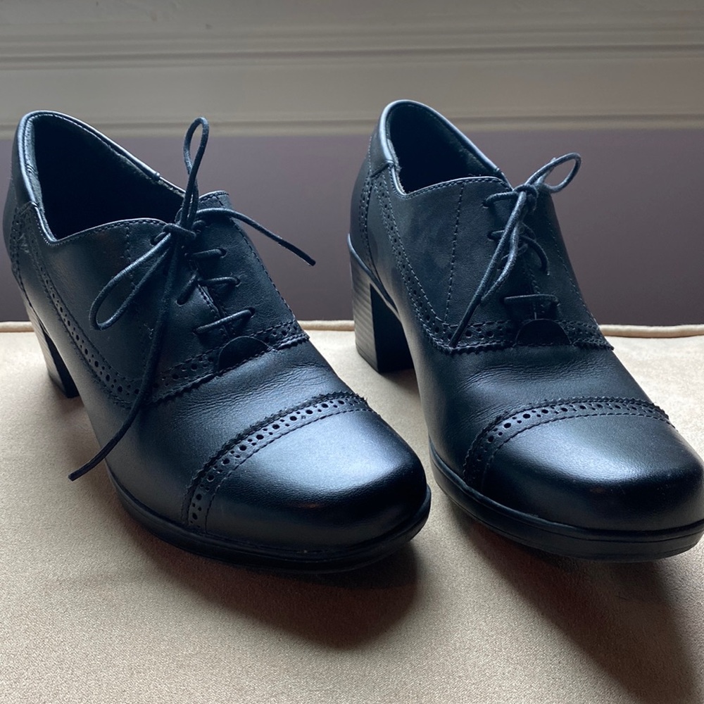 Clarks lace up ankle shoes